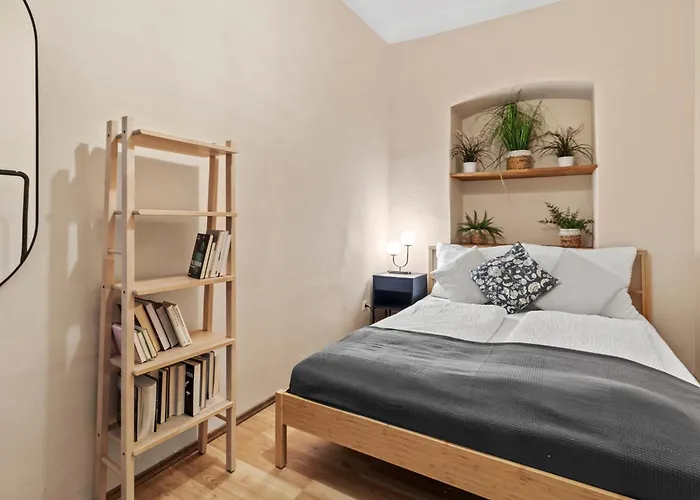 Spacious 2 Bedroom I 2 Minutes To Metro And Train Station Apartment