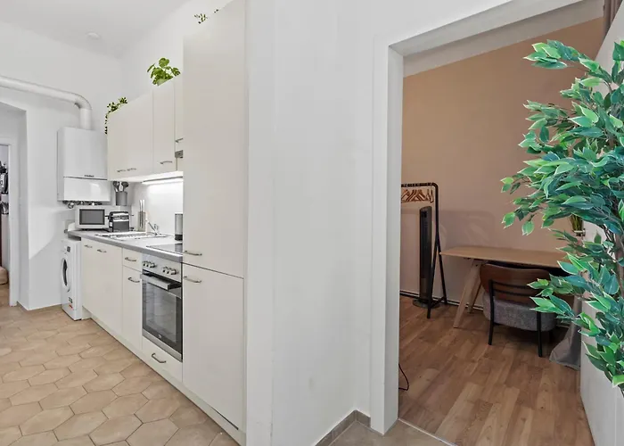 Spacious 2 Bedroom I 2 Minutes To Metro And Train Station * Vienna
