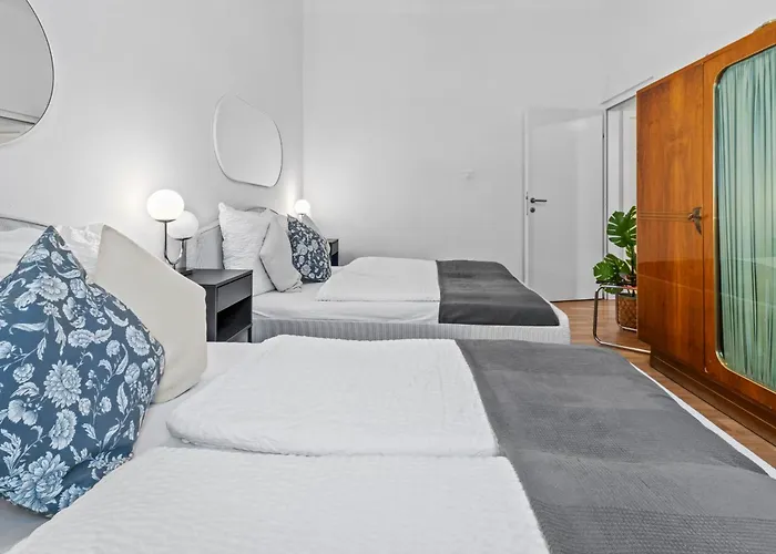 Apartment Spacious 2 Bedroom I 2 Minutes To Metro And Train Station Vienna