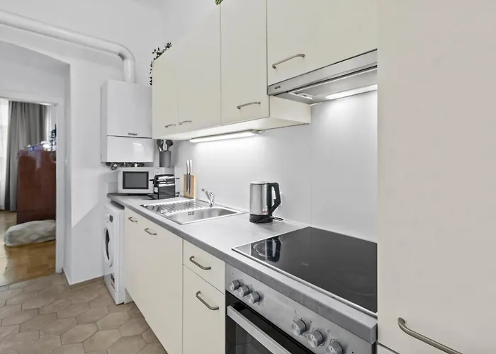 Spacious 2 Bedroom I 2 Minutes To Metro And Train Station Vienna