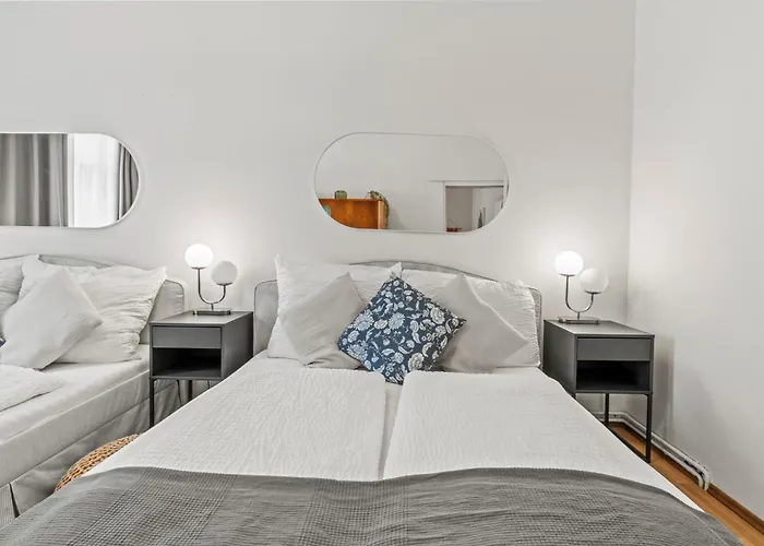 Spacious 2 Bedroom I 2 Minutes To Metro And Train Station * Vienna
