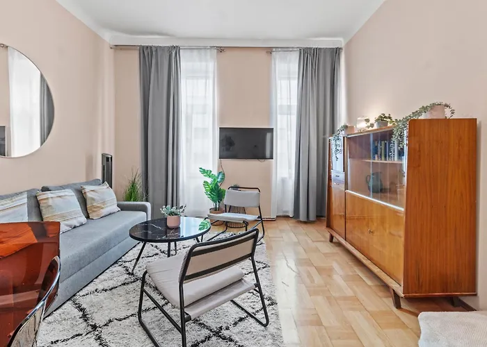 Apartment Spacious 2 Bedroom I 2 Minutes To Metro And Train Station *