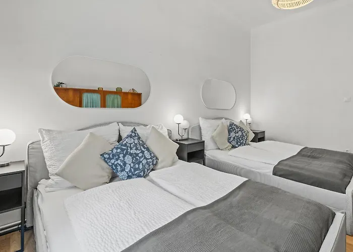 Spacious 2 Bedroom I 2 Minutes To Metro And Train Station * Vienna